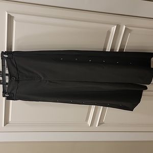 Cropped wide leg pants with buttons on legs, size M